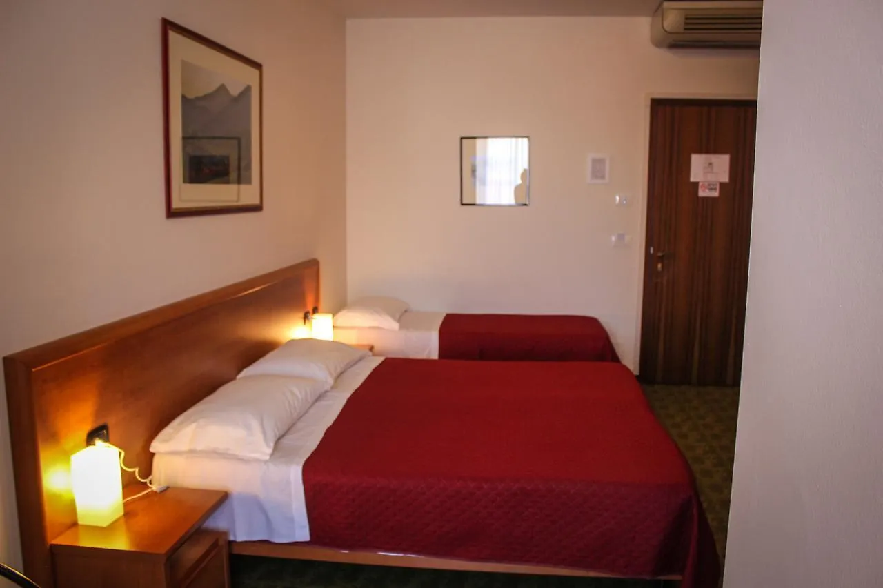 Hotel Centrale 埃斯泰