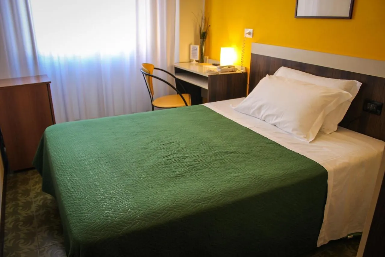Hotel Centrale 埃斯泰