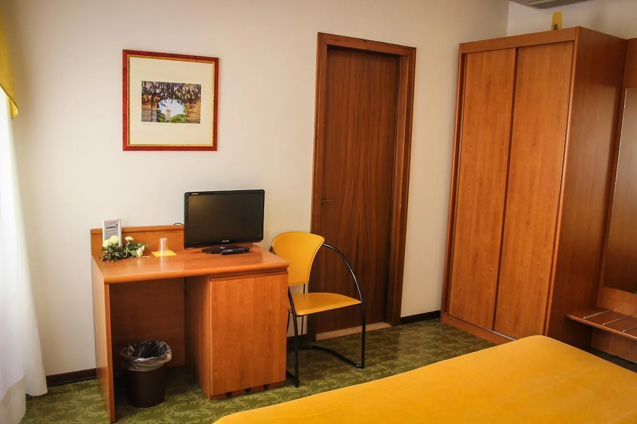 ***  Hotel Centrale 埃斯泰 意大利
